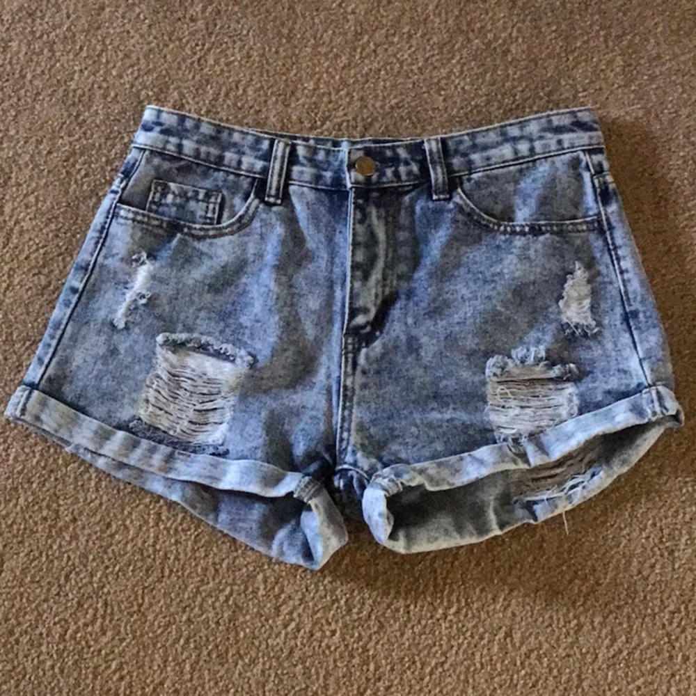 Flakes ripped Rolled Hem Distressed Denim Shorts